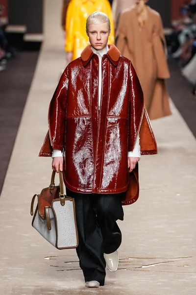 Look 16